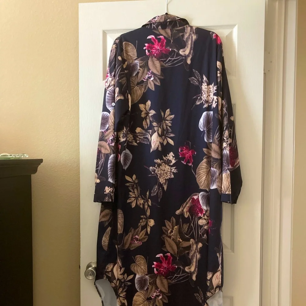 Shirt-Styled Lounger in Tropical Floral Print - Picture 5 of 8